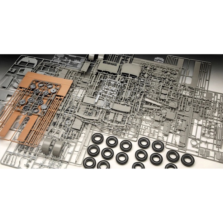 В Фокстрот Сборная модель-копия REVELL Грузовая машина Bussing 8000 S13 с прицепом уровень 5 (RVL-07580)