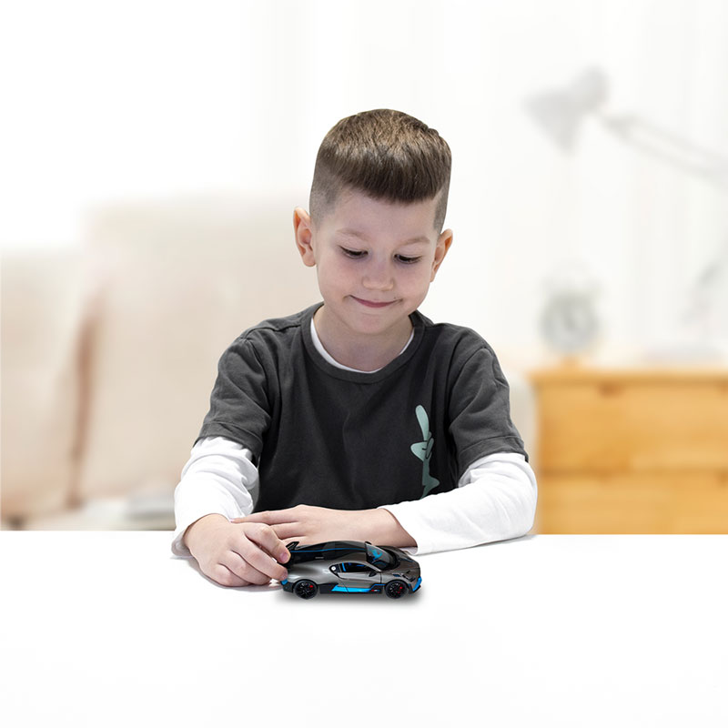 В інтернет магазині Автомодель TECHNODRIVE Bugatti Divo 1:18 Silver (250940BDGY)