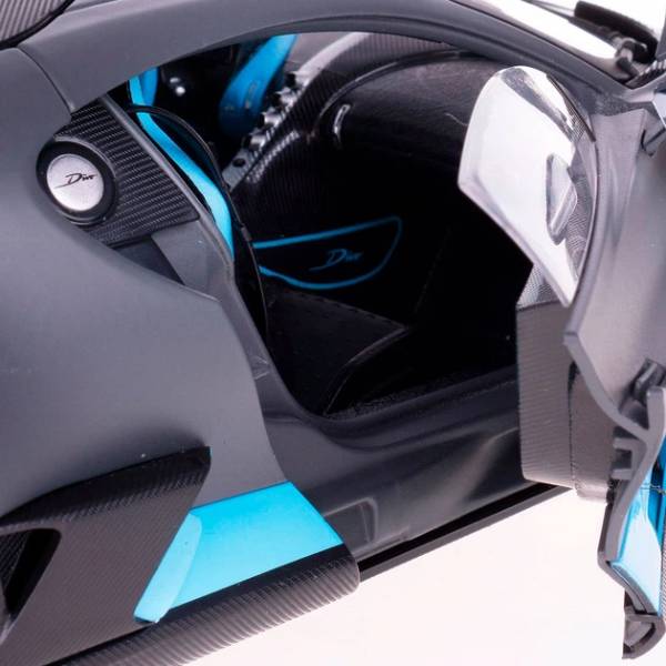 Автомодель TECHNODRIVE Bugatti Divo 1:18 Silver (250940BDGY) Марка авто Bugatti