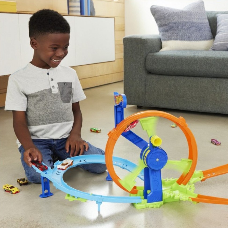 Замовити Автотрек HOT WHEELS Stunt tracks Гонки на віражах (JBX65)