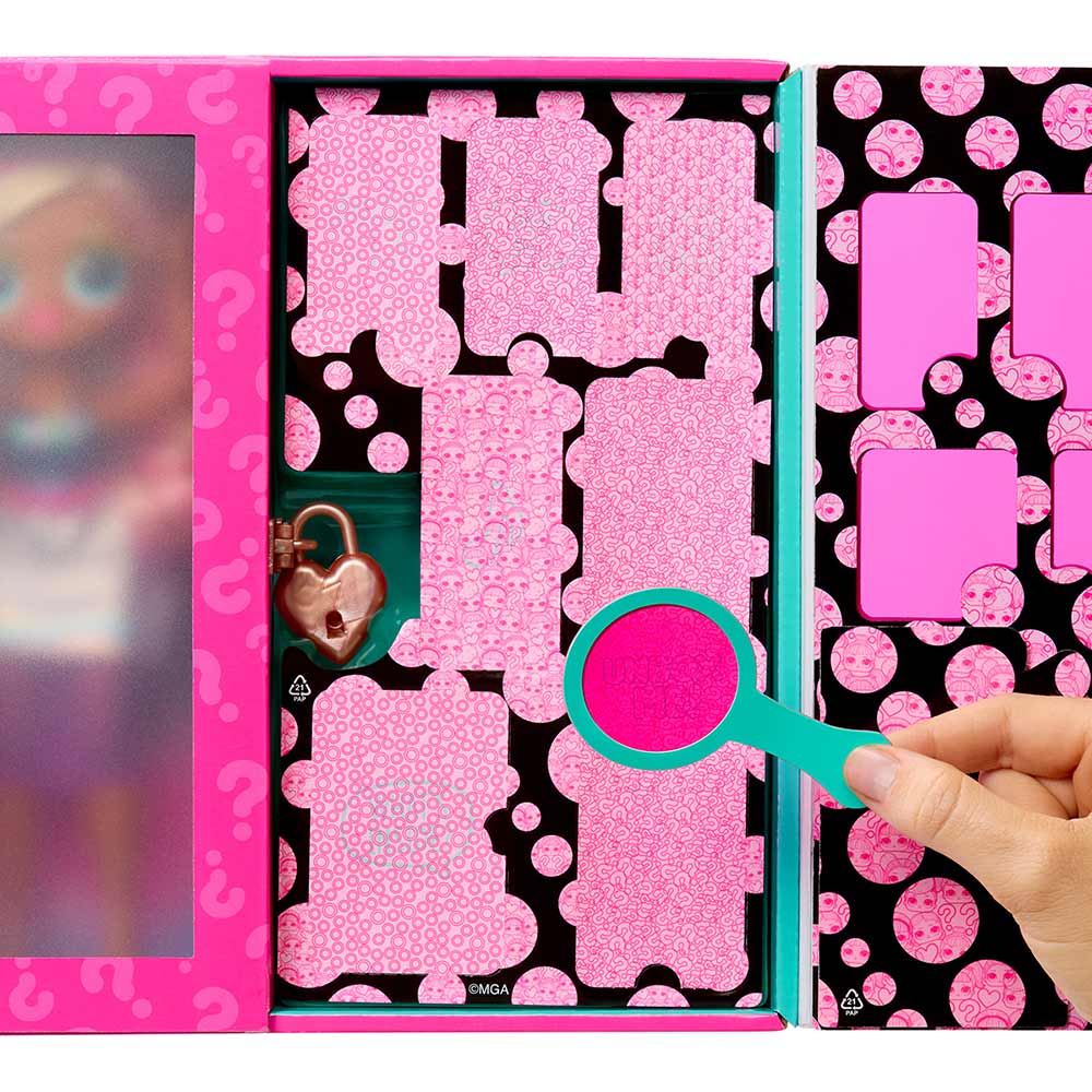 Ігровий набір L.O.L. SURPRISE! O.M.G. Eye Spy Рок-зірка (542681) Комплектація  1 лялька O.M.G., комплект одягу, пара взуття, 1 пара сережок, 4 аксесуари, 1 іграшковий набір відмичок, 1 гребінець, 2 паперові речі, Інструкція.