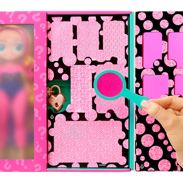 Игровой набор с куклой L.O.L. SURPRISE! O.M.G. Eye Spy Супергероиня (542667) Комплектация  кукла, комплект одежды, пара обуви, пара сережек, аксессуар, игрушечный набор отмычек, расческа, 3 бумажные вещи, инструкция