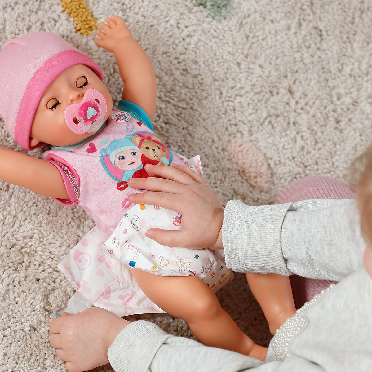 Фото Кукла Baby Born Милая Эмма с комбинезончиком 43 см (840504)