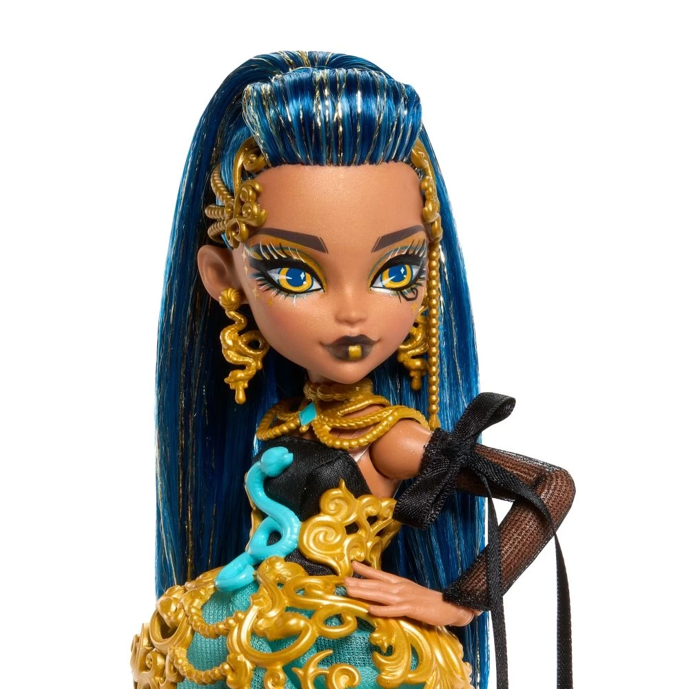 Кукла MONSTER HIGH Страх какой сладкий день рождения Клео (JBG76) Комплектация  кукла; шарик в форме скарабея; сумочка в виде торта с глазурью; подарок в стильной упаковке для Дракулоры; праздничное приглашение