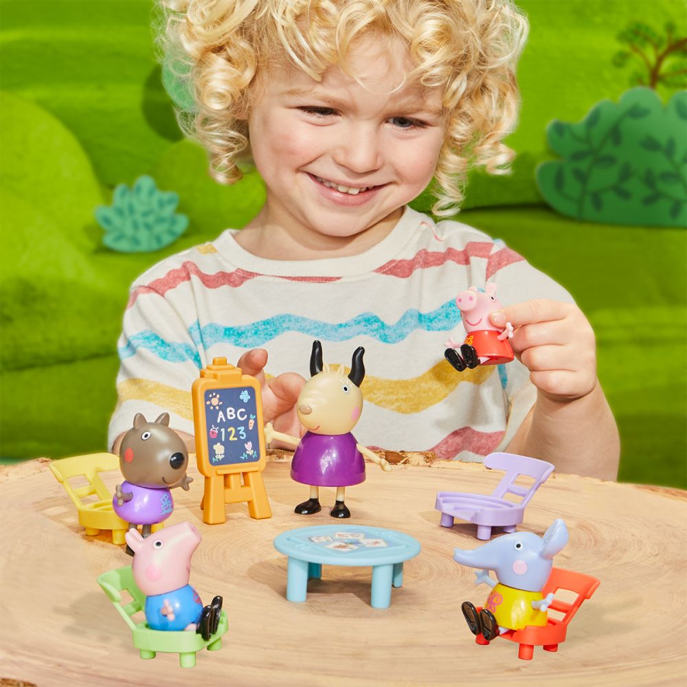 Игровой набор PEPPA PIG Класс Пеппы (F8868) Коллекционная серия герои мультфильмов и сказок