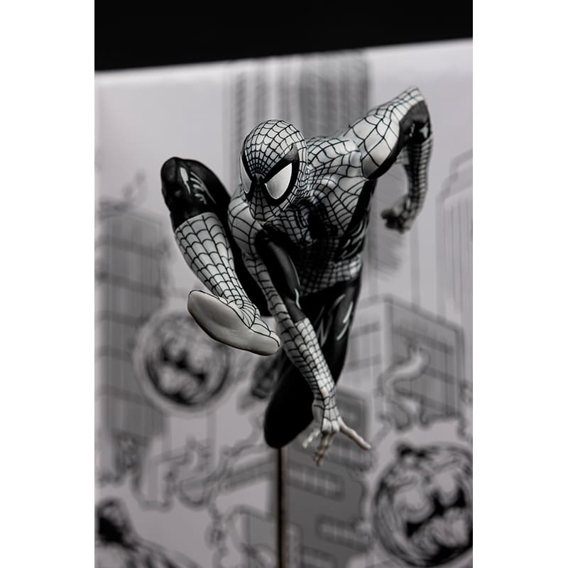 В інтернет магазині Фігурка MCFARLANE MARVEL Spider-Man #6 Line Art Gold Label (14829)