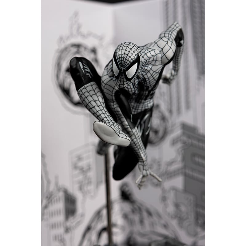 Зовнішній вигляд Фігурка MCFARLANE MARVEL Spider-Man #6 Line Art Gold Label (14829)