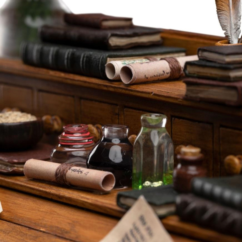 Покупка Фігурка WETA WORKSHOP Lord of the Rings Bilbo Baggins At His Desk Statue (860103756)