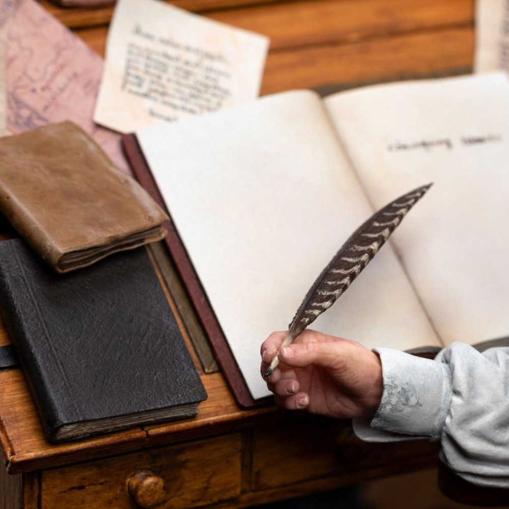 Зовнішній вигляд Фігурка WETA WORKSHOP Lord of the Rings Bilbo Baggins At His Desk Statue (860103756)