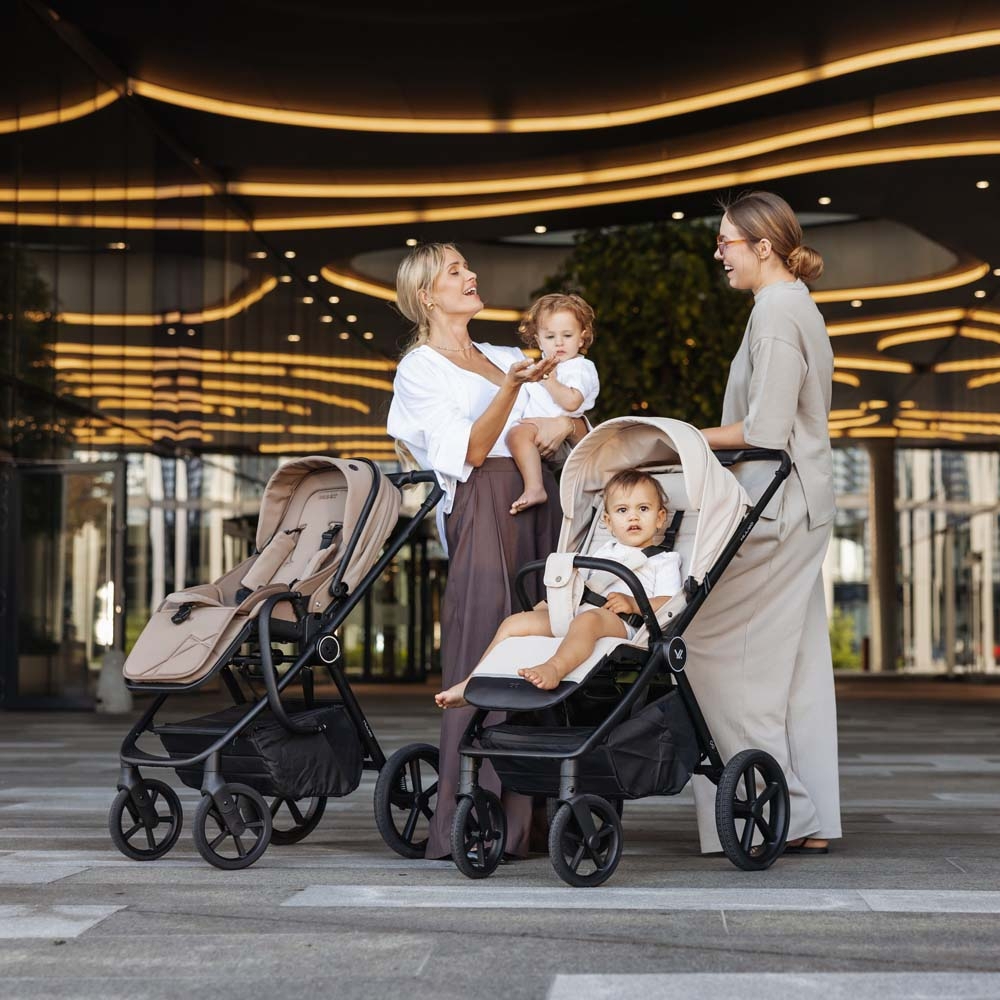 В Фокстрот Коляска прогулочная MUUVO Go Black (MGO-W-BLACK)