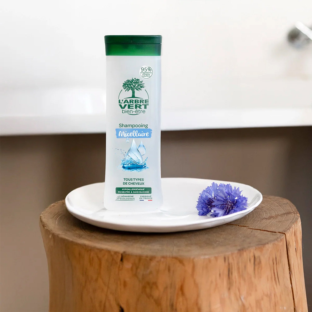 Шампунь L'ARBRE VERT міцелярний 250 мл (3450601036453) Склад Aqua, Sodium Laureth Sulfate, Glycerin, Disodium Cocoamphodiacetate, Erythritol, Parfum, Sodium Citrate, Aloe Barbadensis Leaf Juice Powder, Nelumbo Nucifera Flower Extract, Panthenol, Coco-Glucoside, Glyceryl Oleate, Sodium Chlor