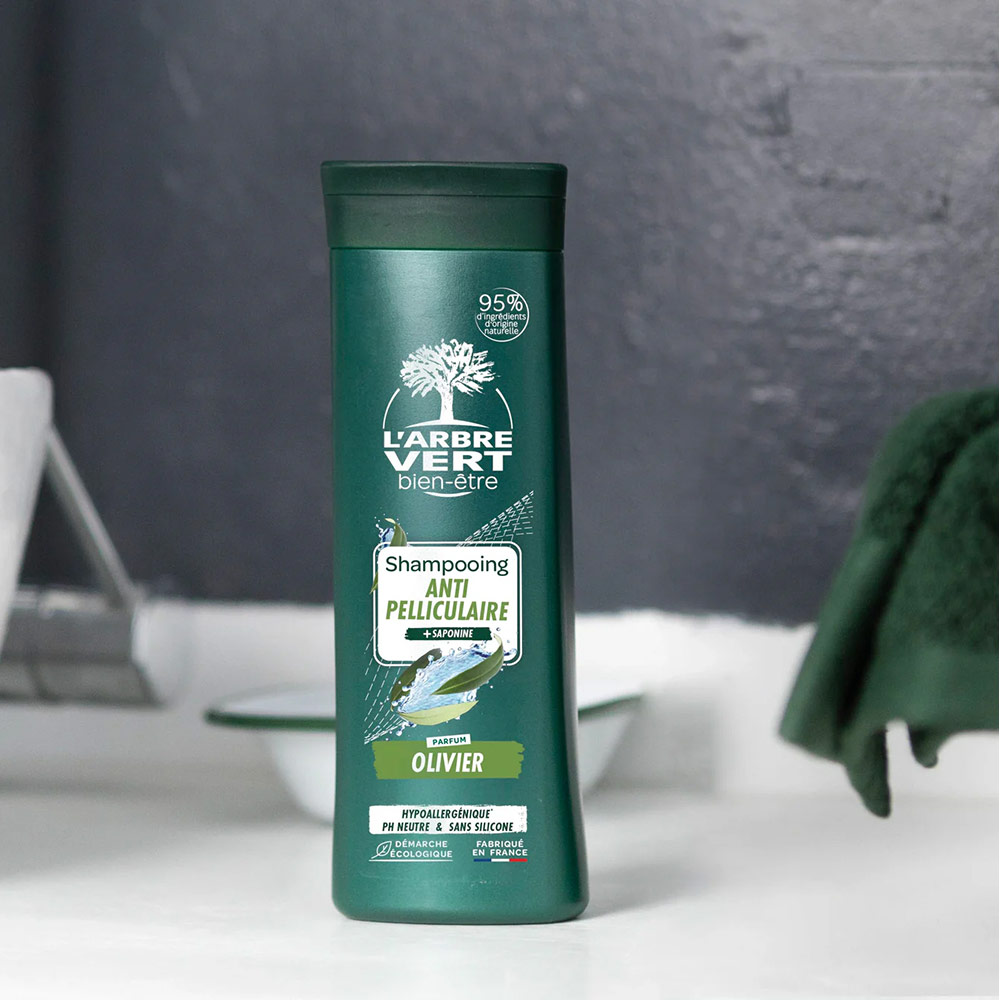 Шампунь L'ARBRE VERT проти лупи 250 мл (3450601036477) Склад Aqua, Sodium Laureth Sulfate, Glycerin, Disodium Cocoamphodiacetate, Erythritol, Sodium Chloride, Sodium Citrate, Ziziphus Joazeiro Bark Extract, Olea Europaea Leaf Extract, Coco-Glucoside, Glyceryl Oleate, Propanediol, Parfum, G