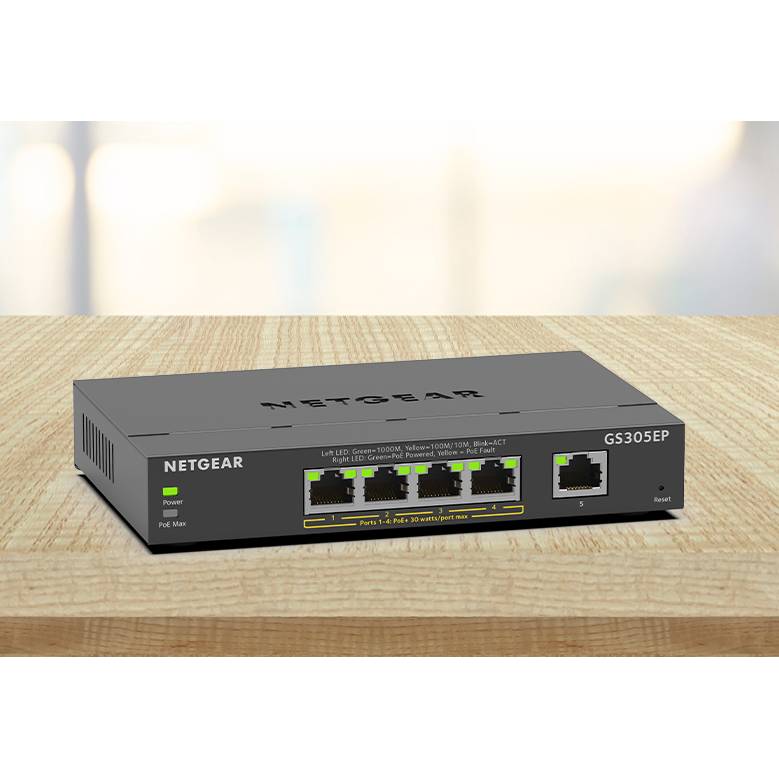 Коммутатор NETGEAR GS305EP 4xGE PoE+(63Вт) 1xGE (GS305EP-100PES) Порты коммутатора 5 портов 10/100/1000 Мбит/с Gigabit Ethernet (4 порта с поддержкой PoE+) с автоопределением скорости и разъемами RJ-45