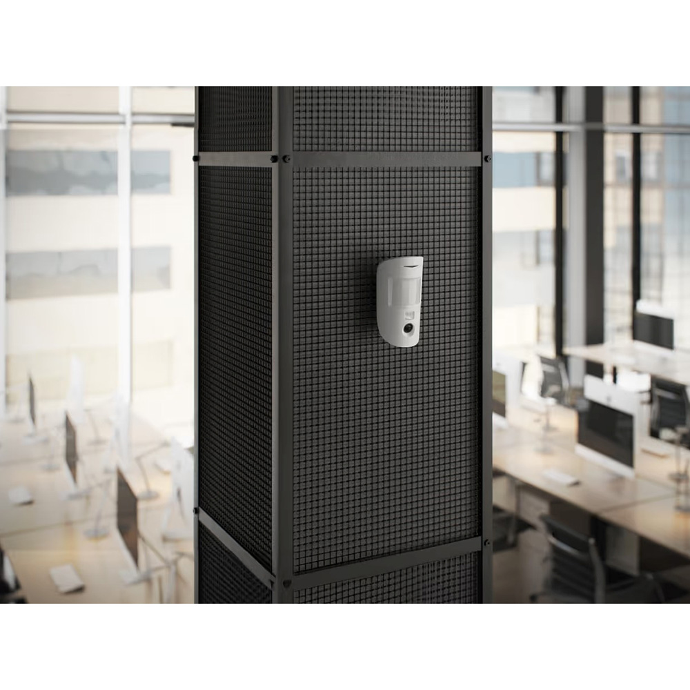 Зовнішній вигляд Датчик руху AJAX HDR MotionCam з фотокамерою White (000054412)