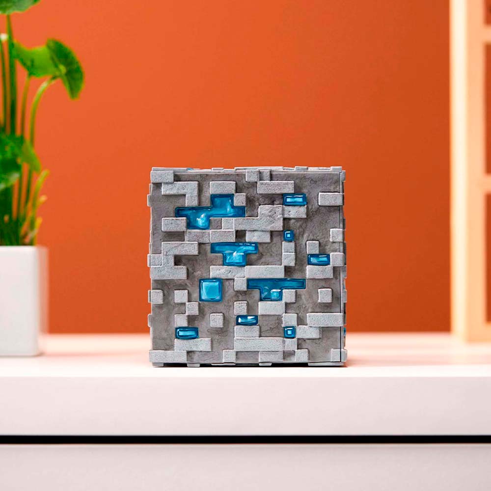 Фото Ігровий атрибут NOBLE COLLECTION MINECRAFT Diamond ore 10 см