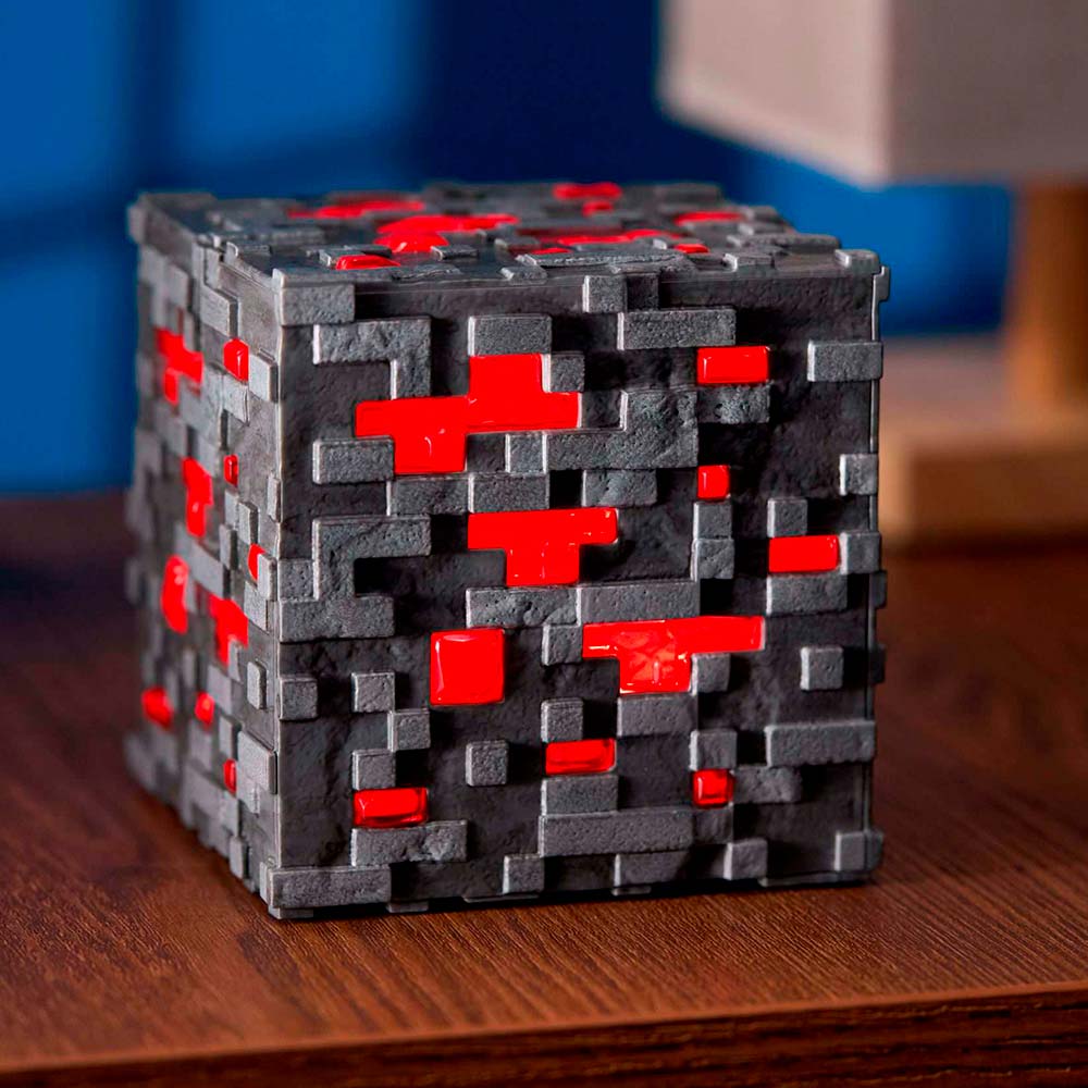 Фото Игровой атрибут NOBLE COLLECTION MINECRAFT Redstone ore 10см (NN3725)