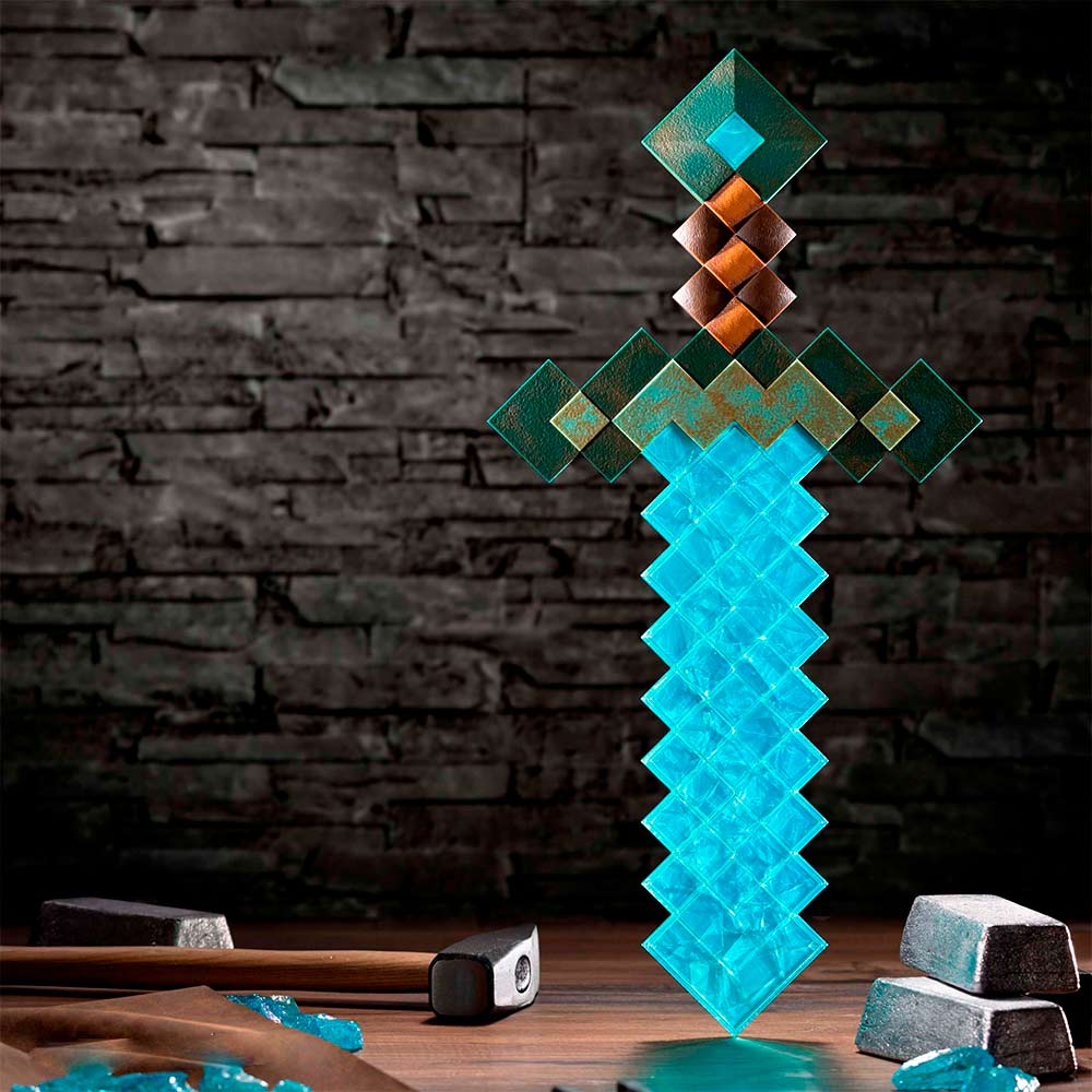 Изображение Игровой атрибут NOBLE COLLECTION MINECRAFT Diamond Sword 6.5 см (NN3728)