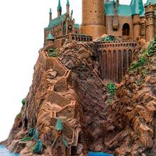 Статуэтка NOBLE COLLECTION HARRY POTTER Hogwarts School Sculpture (NN7074)