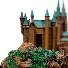 Статуэтка NOBLE COLLECTION HARRY POTTER Hogwarts School Sculpture (NN7074)