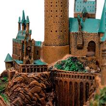 Статуэтка NOBLE COLLECTION HARRY POTTER Hogwarts School Sculpture (NN7074)