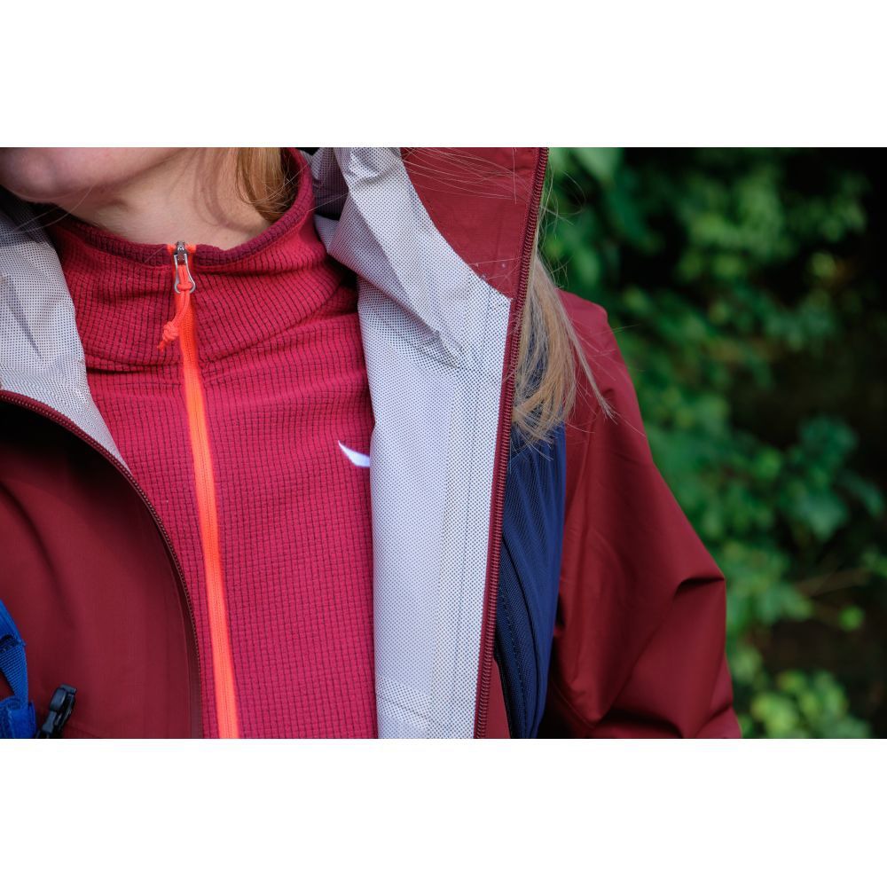 Зовнішній вигляд Жіноча куртка SALEWA PUEZ (AQUA 4) 2.5L PTX JACKET W 28616 1570 - 46/40 - бордовий (013.012.0539)