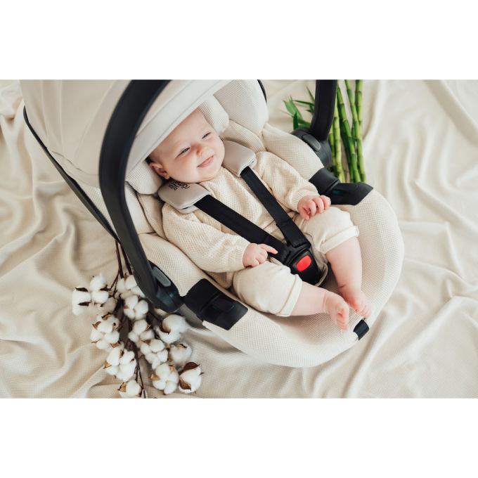 Чохол BRITAX-ROMER для BabySafe Pro Moonbeam (2000042015) Додатково підходить для моделі BRITAX-ROMER BabySafe Pro; можна прати у пральній машині за температури 30 °C; у комплекті зі спортивною сумкою