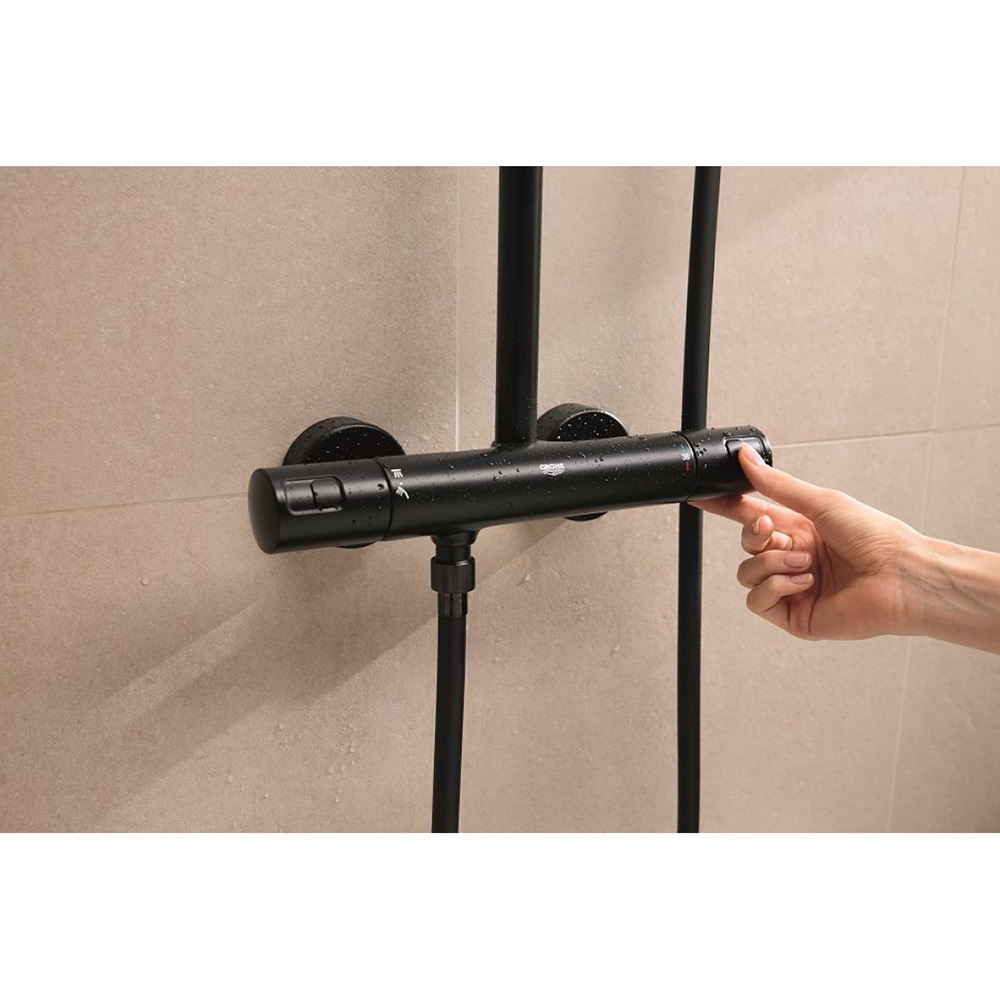 Душевой гарнитур GROHE Vitalio Comfor (266962431) Комплектация Душевая система в сборе; термостатический смеситель; верхний душ; ручная лейка; душевой шланг; душевая штанга; настенный кронштейн; держатель ручной лейки; монтажный комплект; инструкция