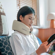 Подушка NATUREHIKE CNK2450WS019 с памятью серая (6976023920608)