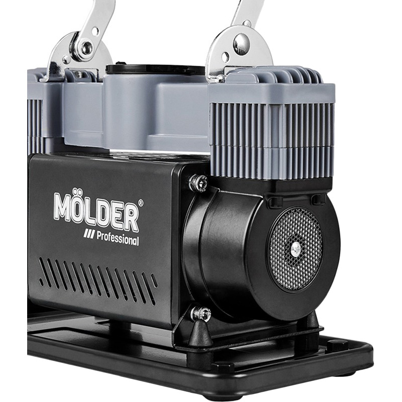 Компрессор автомобильный MOLDER MA25300 Дополнительно Тип: Двухпоршневые; Производительность: 90 л/мин; Длина шланга: 5,7 м; Длина кабеля питания: 2,4 м; Вес: 4,7 кг; Максимальное давление: 10 Атм, кг/см