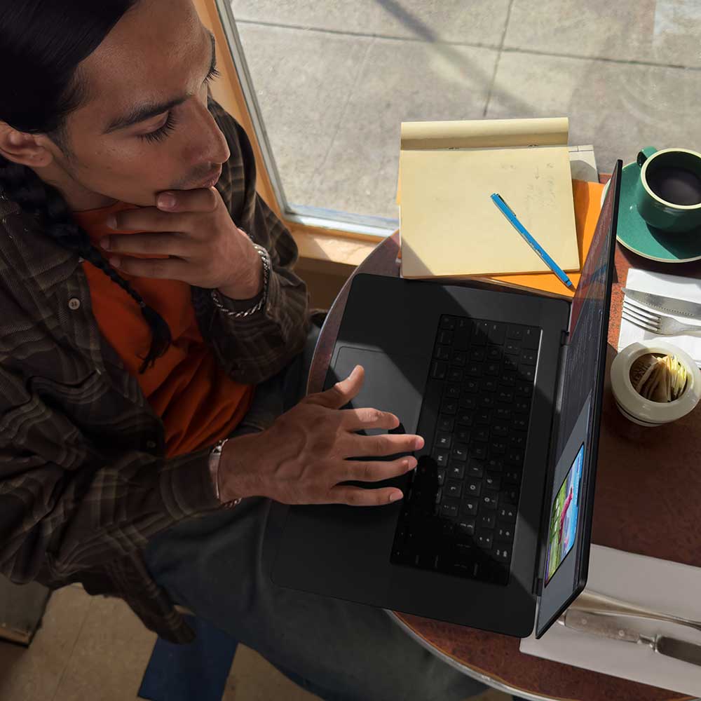 Зовнішній вигляд Ноутбук APPLE MacBook Pro M3 Max 14" 1TB Space Black (MRX53UA/A)