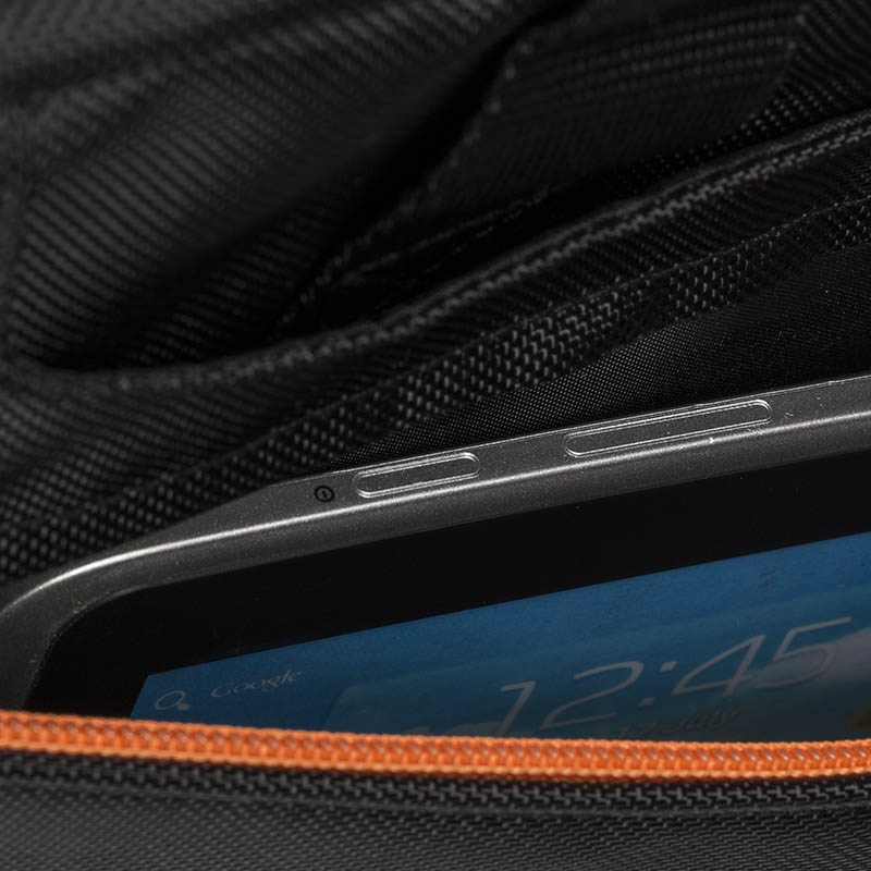 Зовнішній вигляд RIVACASE 8033 (Black)