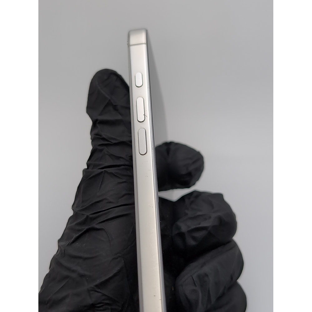 Покупка Б/у Apple iPhone 16 Pro 256Gb e-Sim White Titanium FYOOCHA (Grade B)