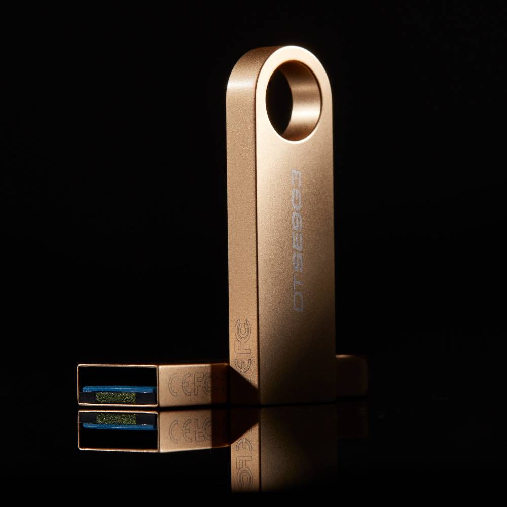 Зовнішній вигляд Флеш-драйв KINGSTON DT SE9 G3 64GB USB 3.2 Gold (DTSE9G3/64GB)