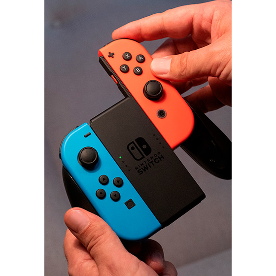 В Украине Игровая консоль NINTENDO Switch Neon Blue/Red (45496452643)