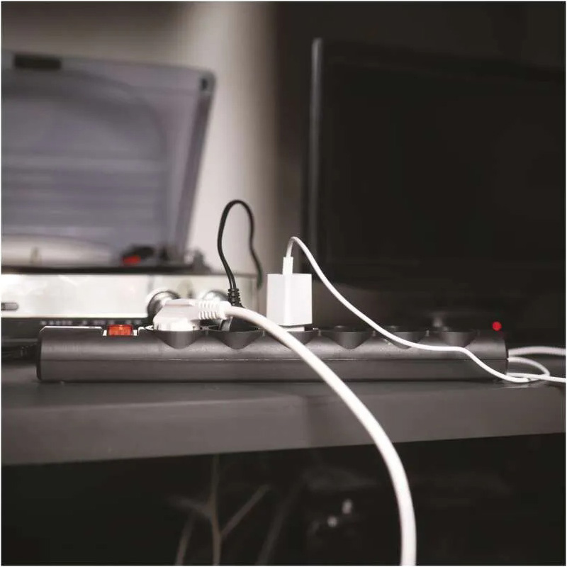 Фото Сетевой фильтр EMOS P54218 6 розеток 1.5м 10А 3x1.5мм2 Black