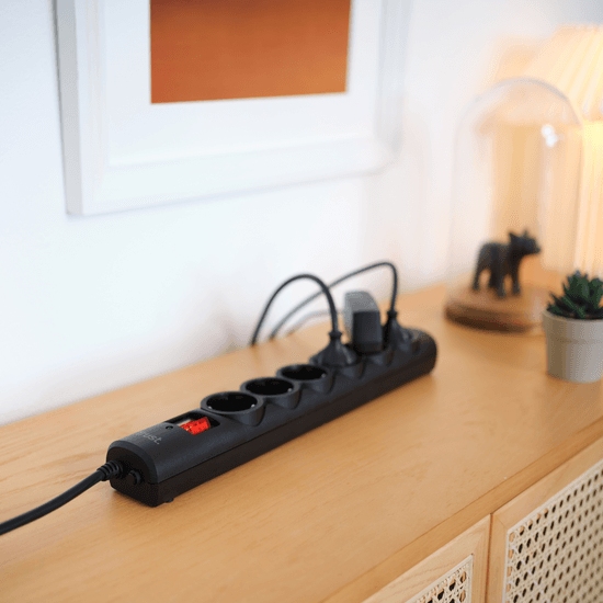 Фото Сетевой фильтр TRUST Surge Protector 6 розеток 1.8м Black (21059)