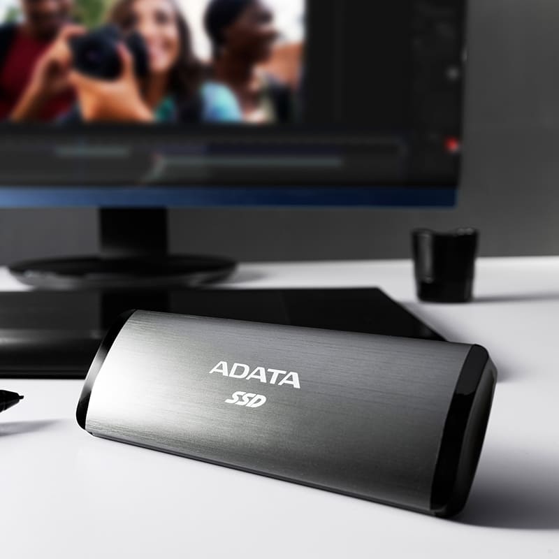 Зовнішній SSD накопичувач ADATA SE760 512GB USB 3.2 Type-C 3D NAND TLC Black (ASE760-512GU32G2-CBK) Ємність 512 Гб