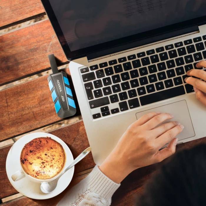 Фото Внешний SSD накопитель ADATA USB 3.2 1TB SC740 (SC740-1000G-CBU)