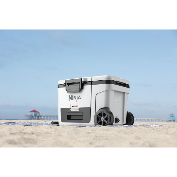 В Фокстрот Термобокс NINJA FrostVault 42L Hard Coole (FB245EUWH)