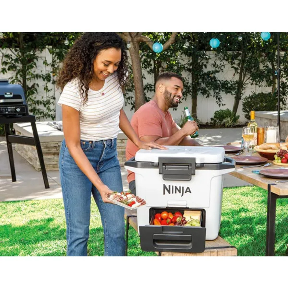 Зовнішній вигляд Термобокс NINJA FrostVault 28L Hard Cooler Cloud White (FB131EUWH)