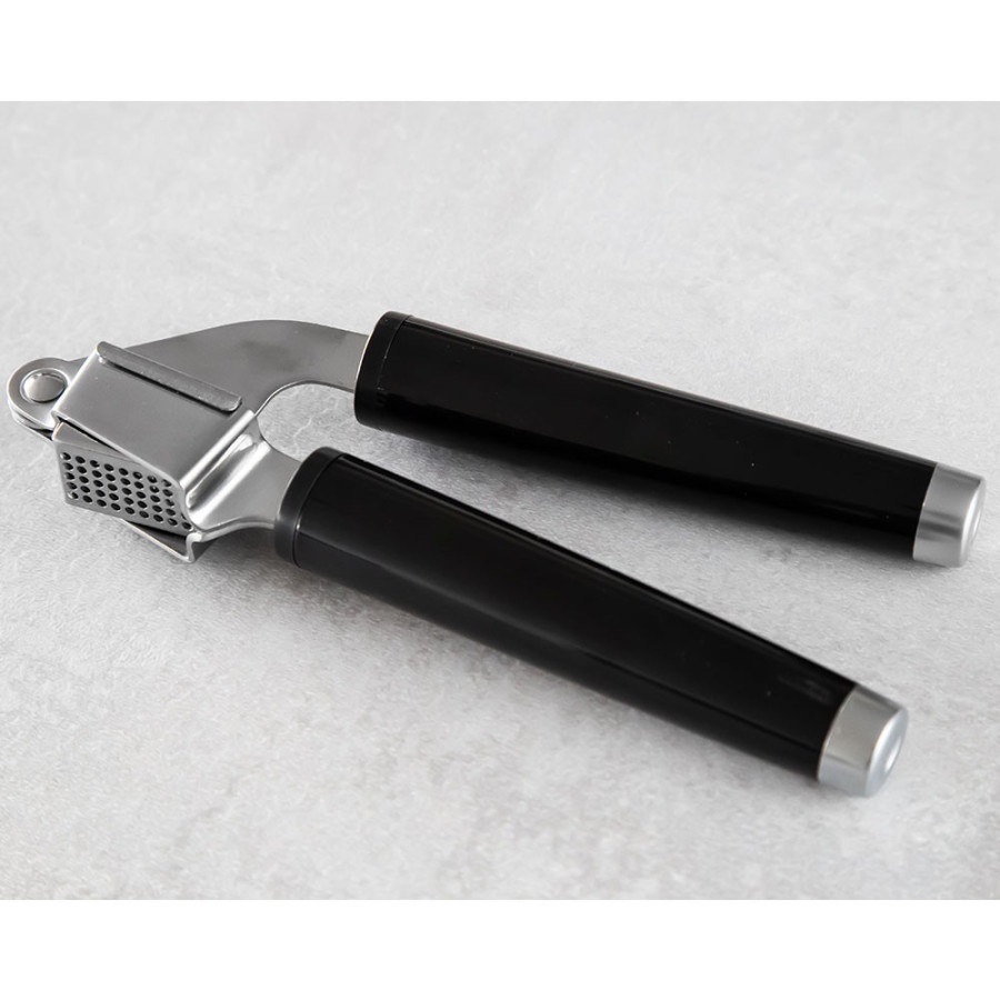 Пресс для чесника KITCHENAID Classic 19 см Black (KCG132OHOBE) Дополнительно Можно мыть в посудомоечной машине; Пластиковые ручки