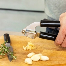 Пресс для чесника KITCHENAID Classic 19 см Black (KCG132OHOBE)