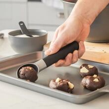 Ложка для мороженого KITCHENAID Classic 21 см Black (KHH117OHOBEG)