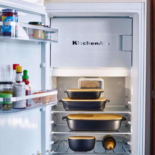 Крышка KITCHENAID Matte Oven-to-table Large (CC004976-001) Дополнительно рекомендуется мыть вручную, не использовать в посудомоечной машине; идеально подходит к форме для выпечки KitchenAid Oven-to-Table Large 