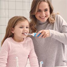 Насадки для зубной щётки Oral-B Stages Power Frozen II EB10 2 шт (80336738)