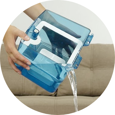 Собранная вода или жидкая грязь попадают в пустую емкость AQUA-BOX и выливаются по окончании уборки.